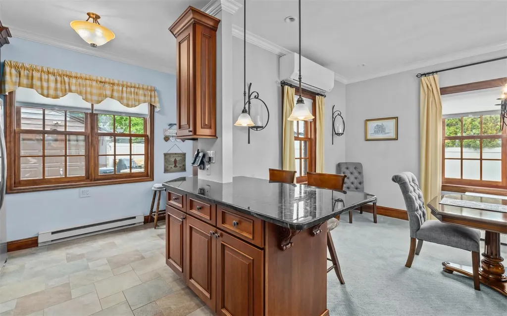 306 Buchanan Avenue Mineola NY 11501
