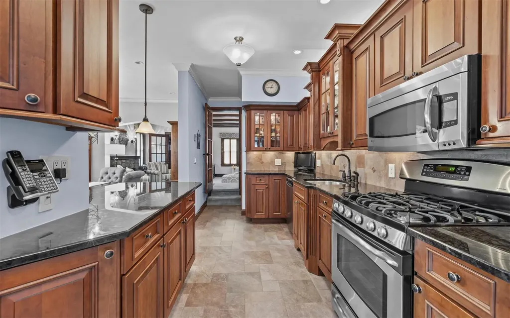 306 Buchanan Avenue Mineola NY 11501