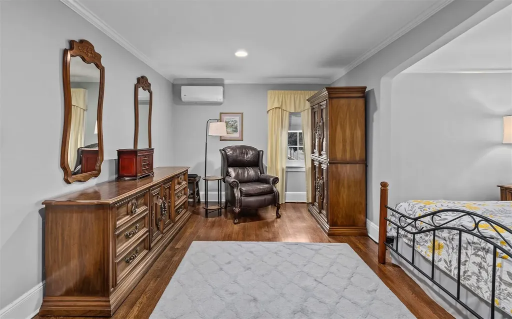 306 Buchanan Avenue Mineola NY 11501