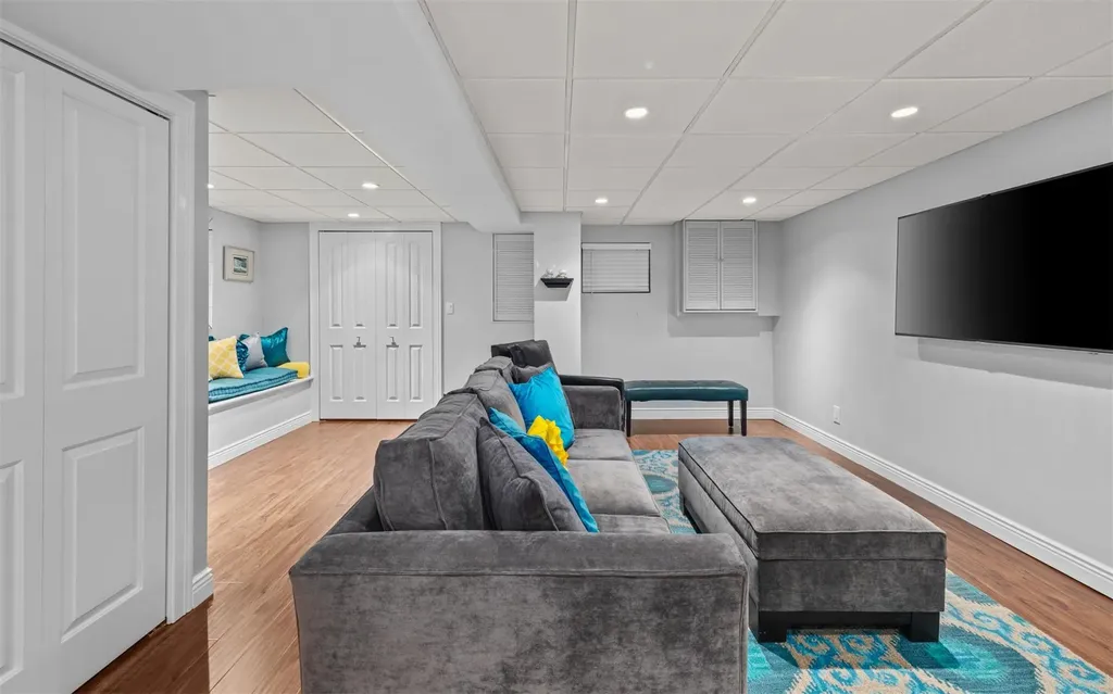 306 Buchanan Avenue Mineola NY 11501