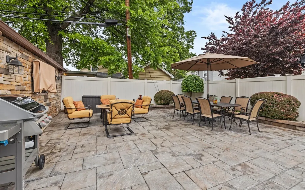 306 Buchanan Avenue Mineola NY 11501