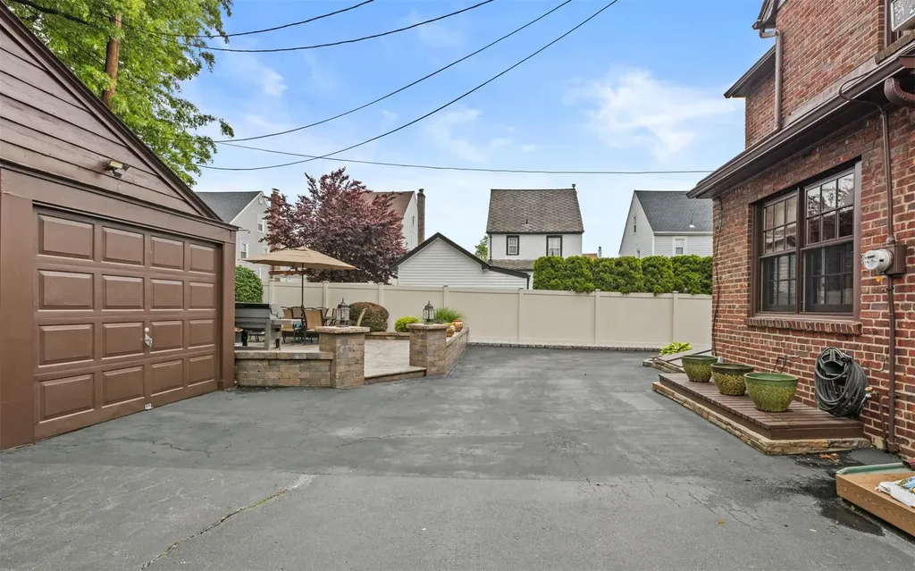 306 Buchanan Avenue Mineola NY 11501