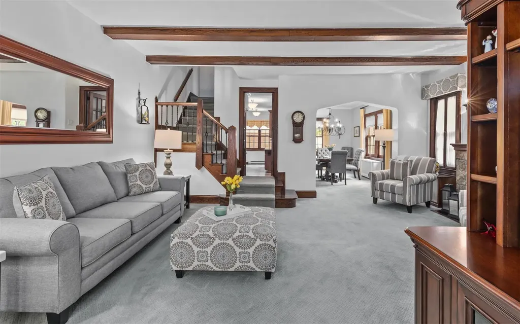 306 Buchanan Avenue Mineola NY 11501