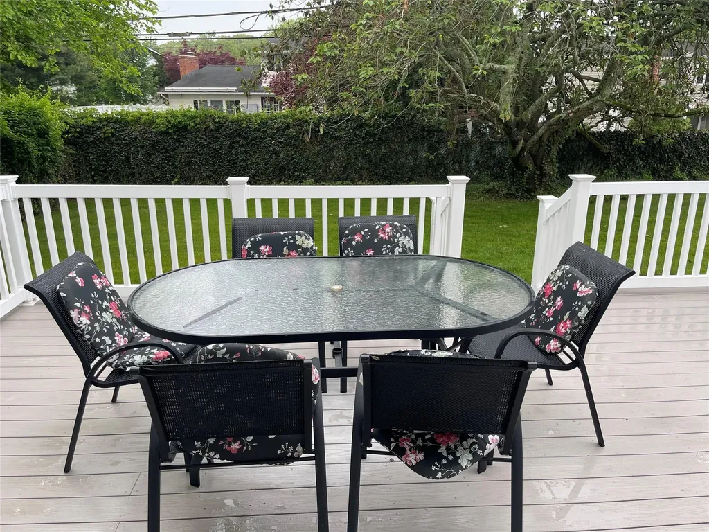52 Hofstra Drive Smithtown NY 11787