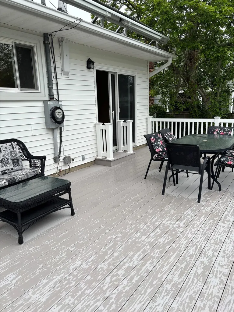 52 Hofstra Drive Smithtown NY 11787