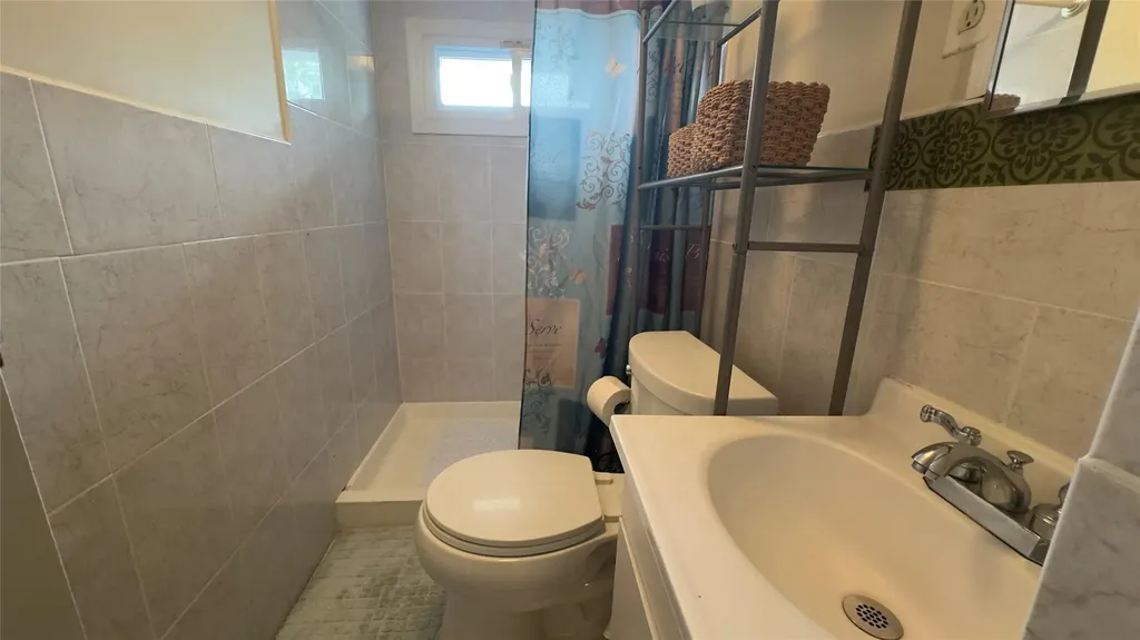 25 Center Avenue Bay Shore NY 11706