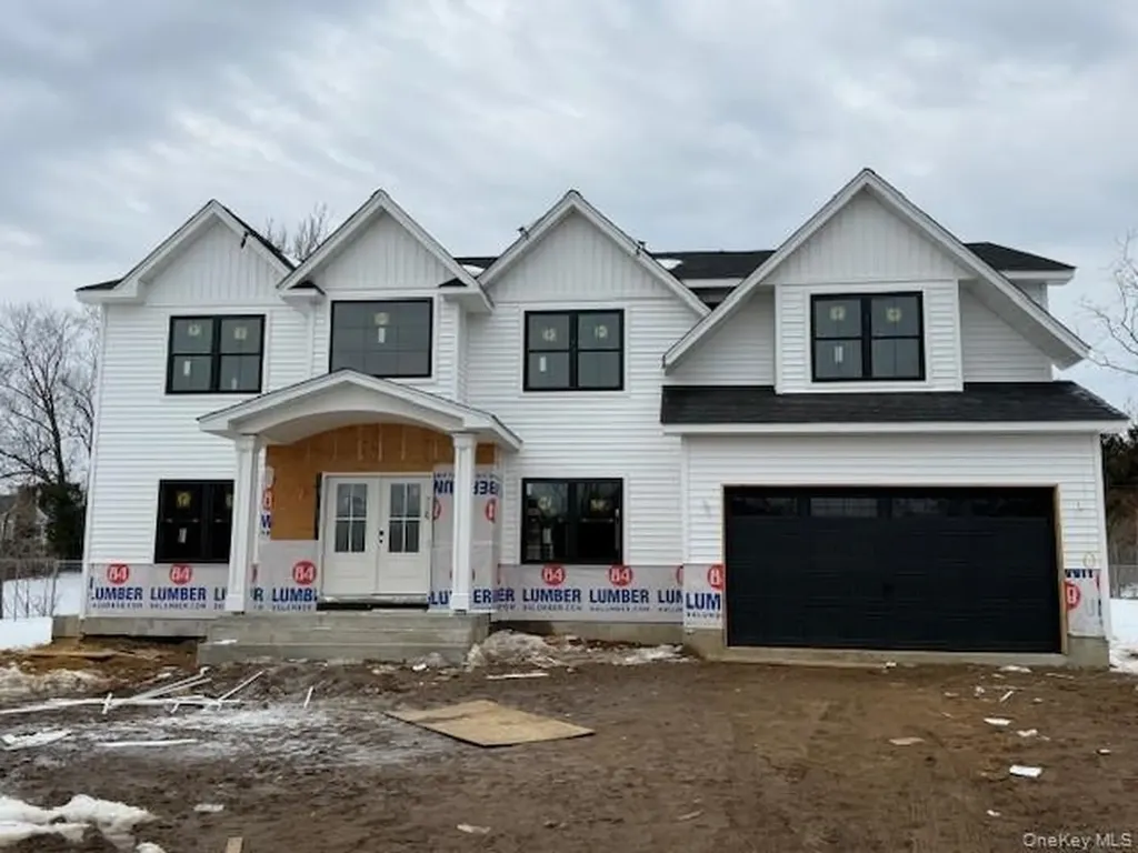 85 Roundtree Drive Plainview NY 11803