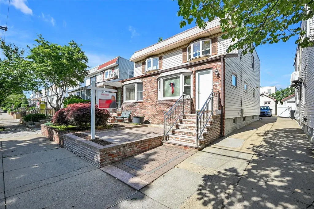 32-37 200th Street Bayside NY 11361