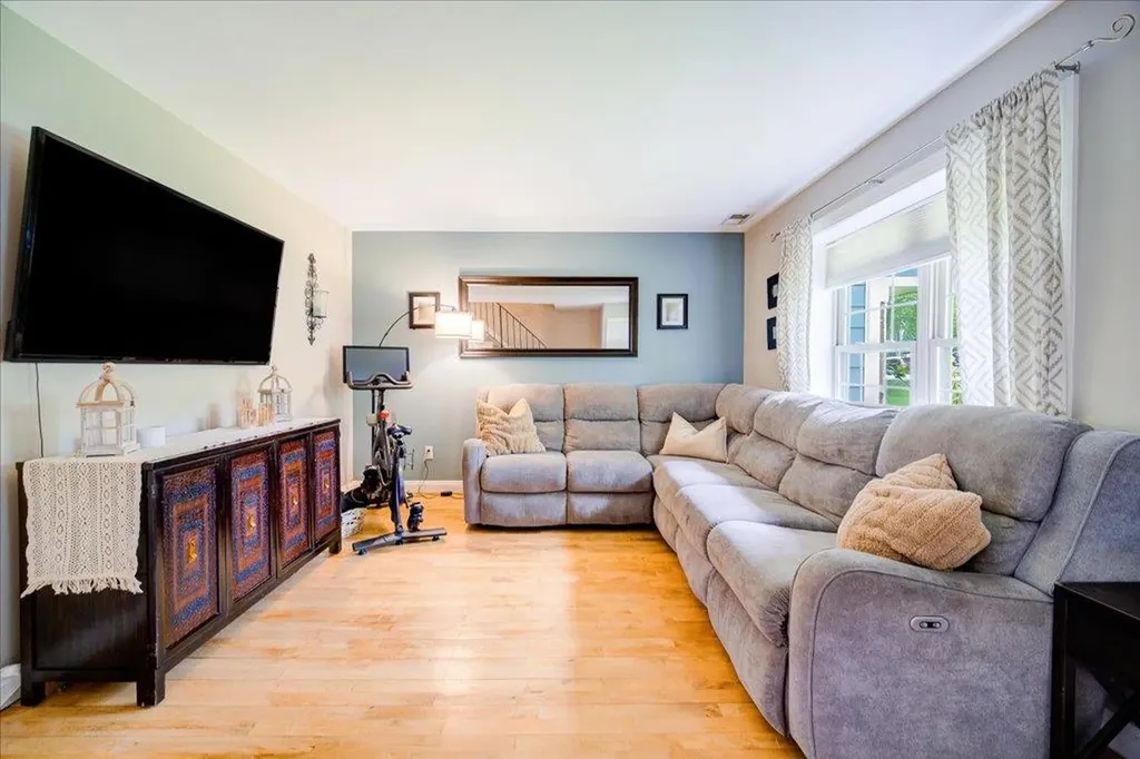 7 Sunny Brook Circle Highland NY 12528