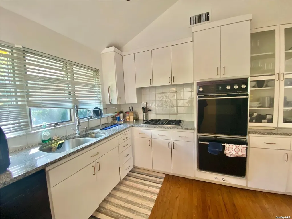 1b Ramsey Road Great Neck NY 11023