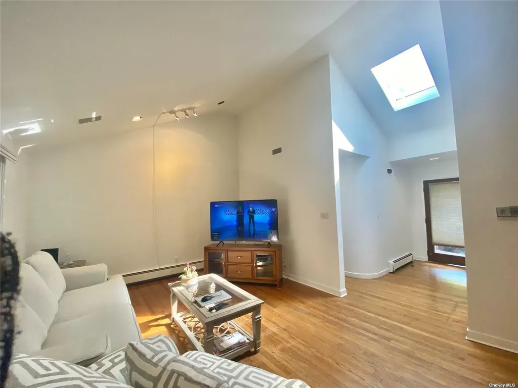 1b Ramsey Road Great Neck NY 11023