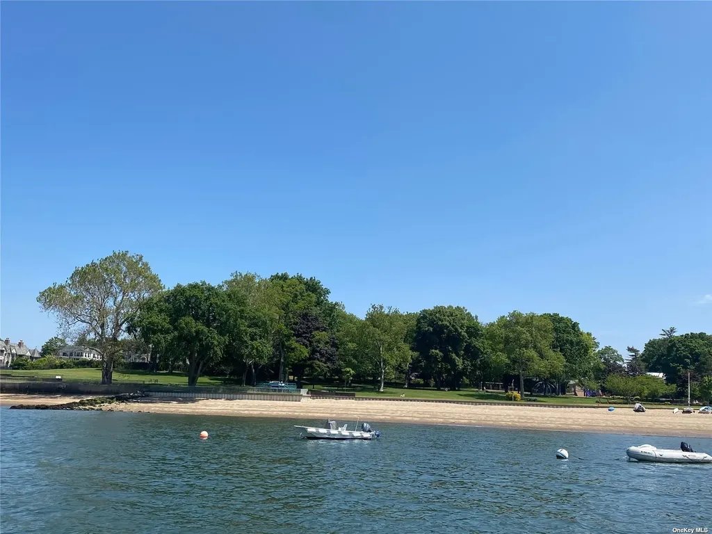 1b Ramsey Road Great Neck NY 11023