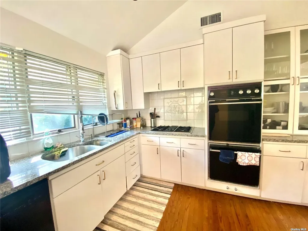 1b Ramsey Road Great Neck NY 11023
