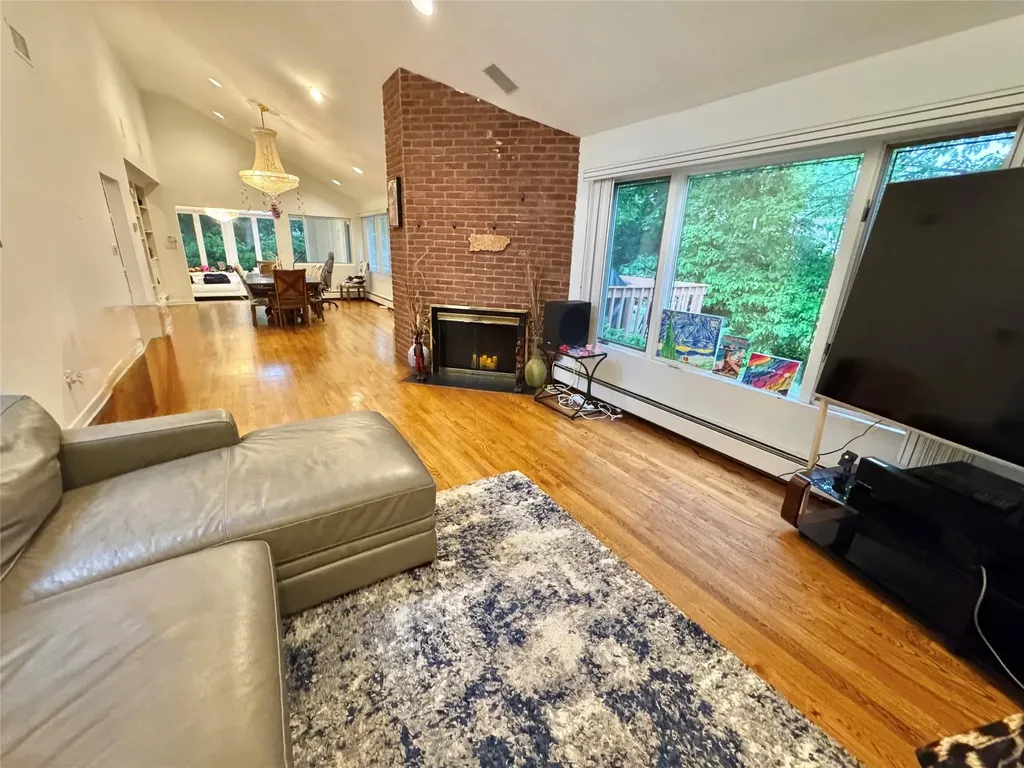 1b Ramsey Road Great Neck NY 11023