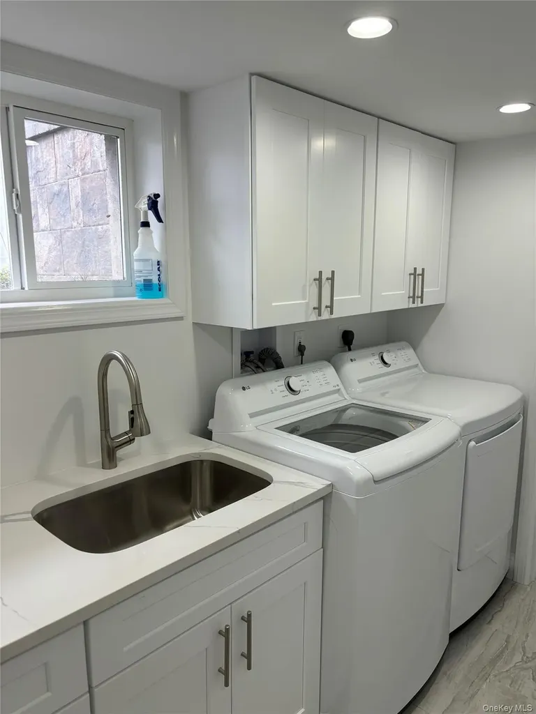 14 Chenango Drive Bay Shore NY 11706