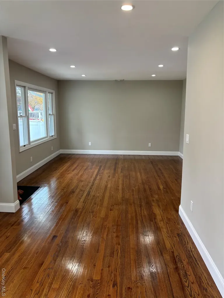 14 Chenango Drive Bay Shore NY 11706