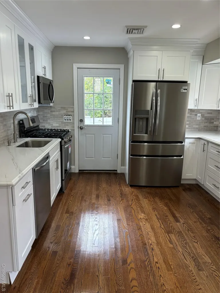 14 Chenango Drive Bay Shore NY 11706