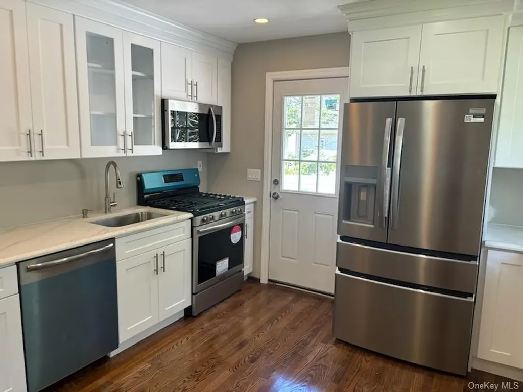 14 Chenango Drive Bay Shore NY 11706
