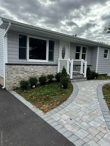 14 Chenango Drive Bay Shore NY 11706