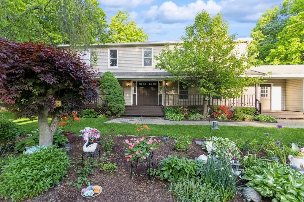 18 Lockhart Lane Highland NY 12528