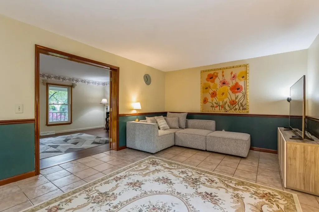 18 Lockhart Lane Highland NY 12528