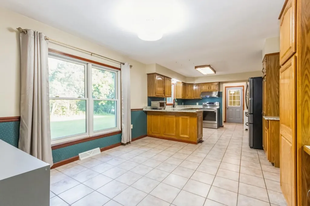 18 Lockhart Lane Highland NY 12528