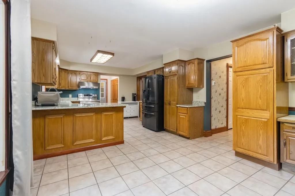 18 Lockhart Lane Highland NY 12528