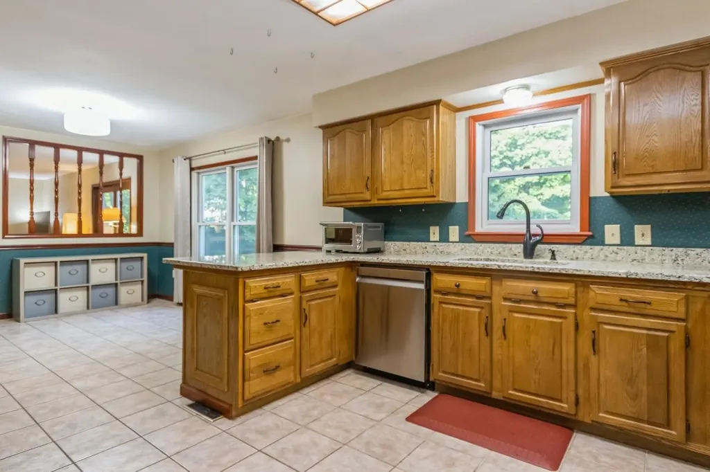 18 Lockhart Lane Highland NY 12528