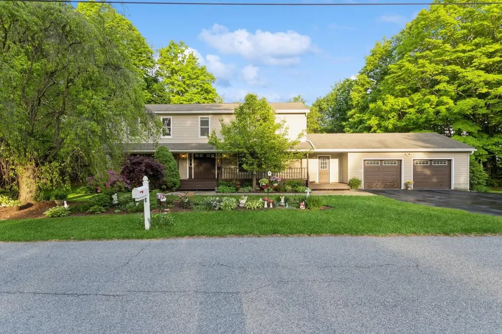 18 Lockhart Lane Highland NY 12528