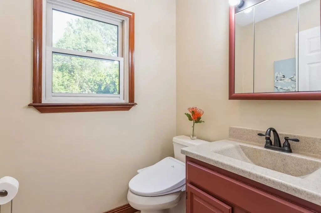 18 Lockhart Lane Highland NY 12528
