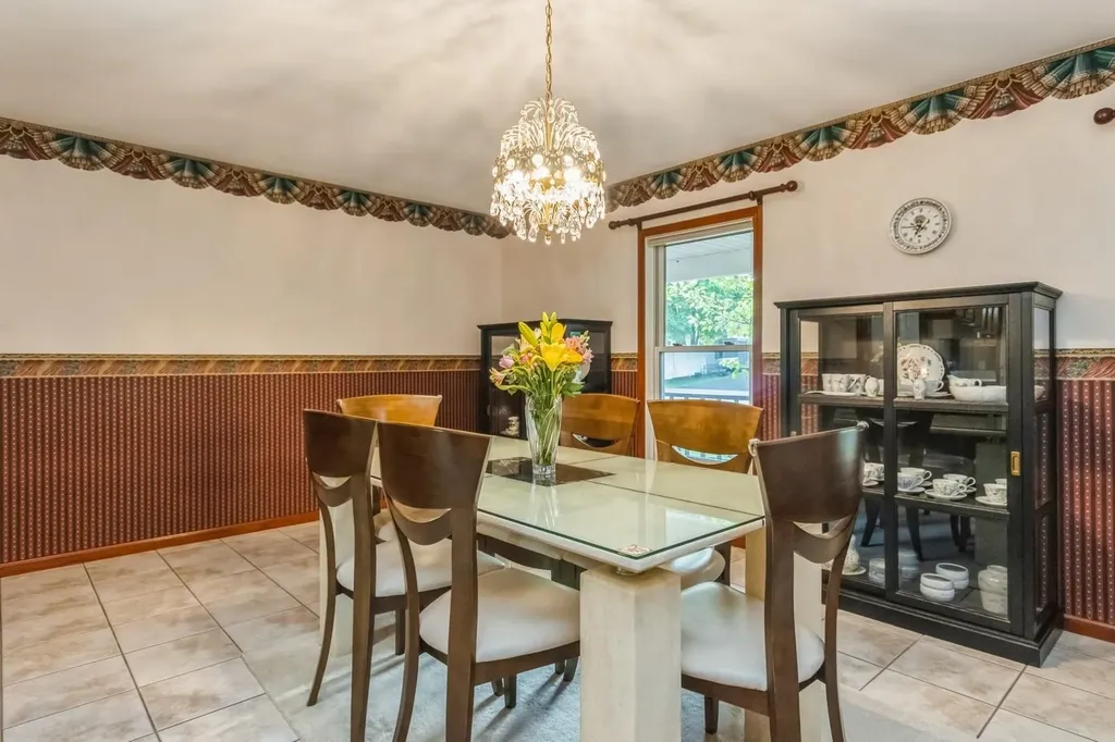 18 Lockhart Lane Highland NY 12528