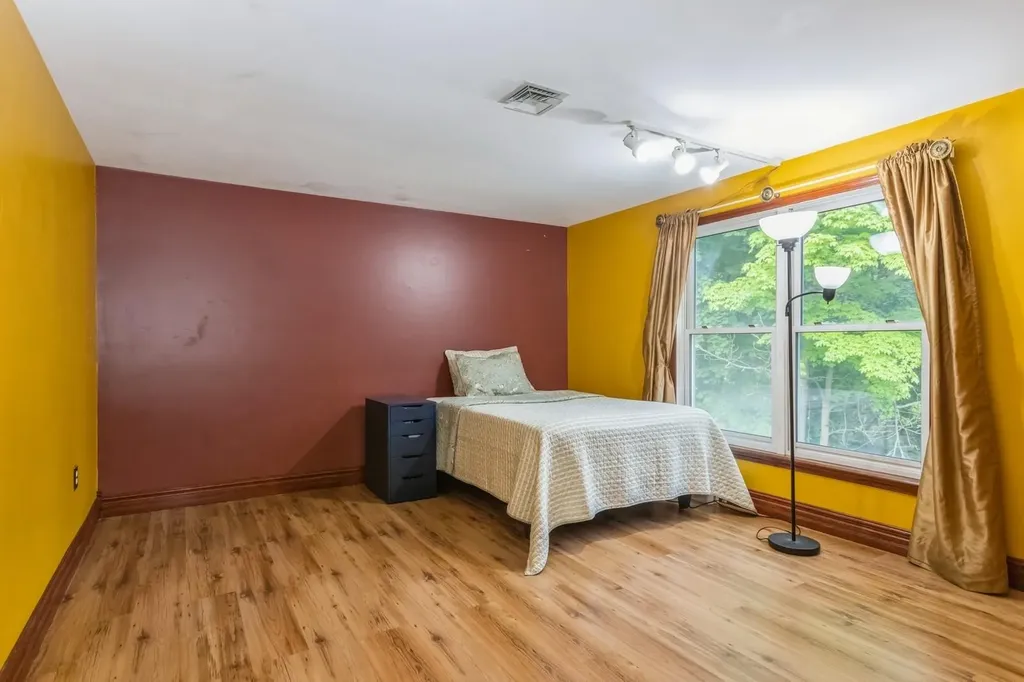 18 Lockhart Lane Highland NY 12528