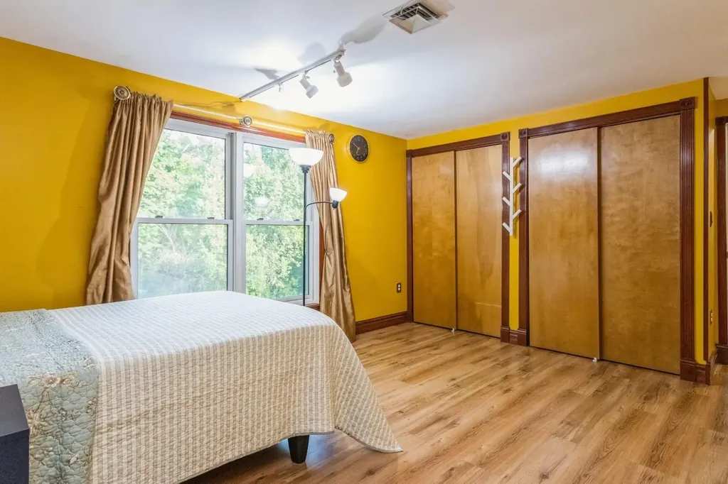 18 Lockhart Lane Highland NY 12528