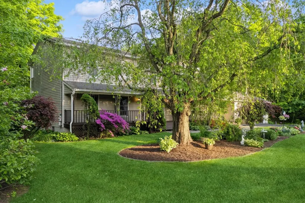 18 Lockhart Lane Highland NY 12528