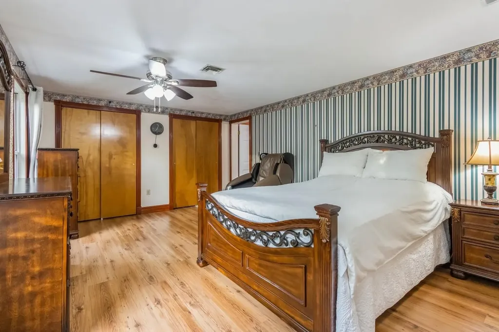 18 Lockhart Lane Highland NY 12528