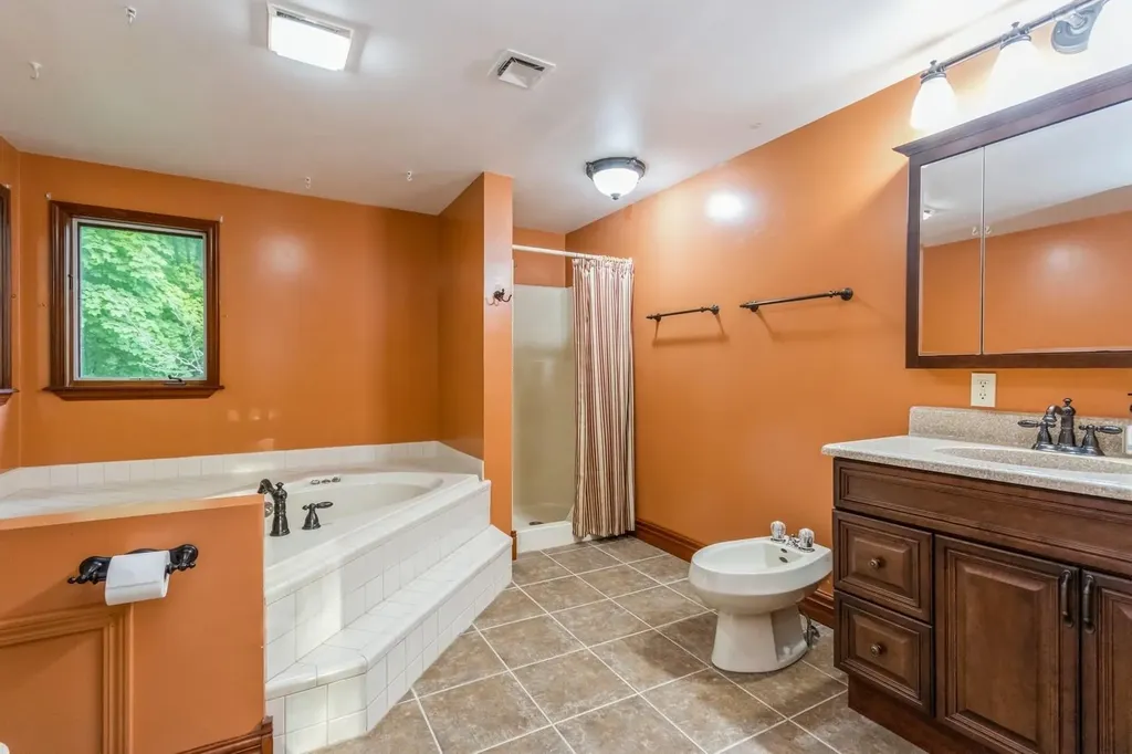 18 Lockhart Lane Highland NY 12528
