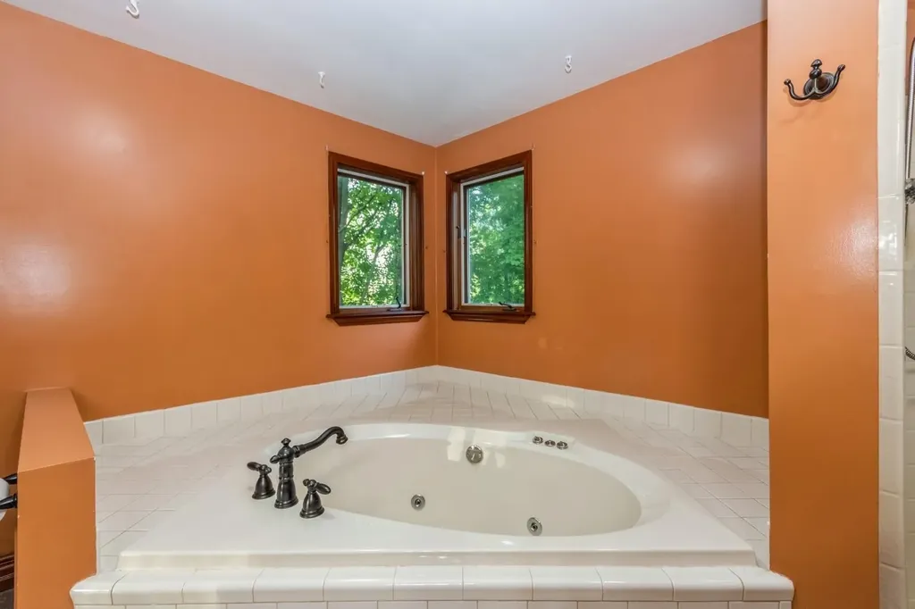 18 Lockhart Lane Highland NY 12528