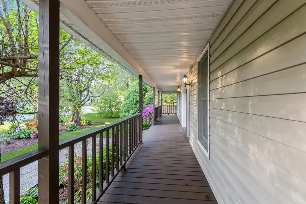 18 Lockhart Lane Highland NY 12528