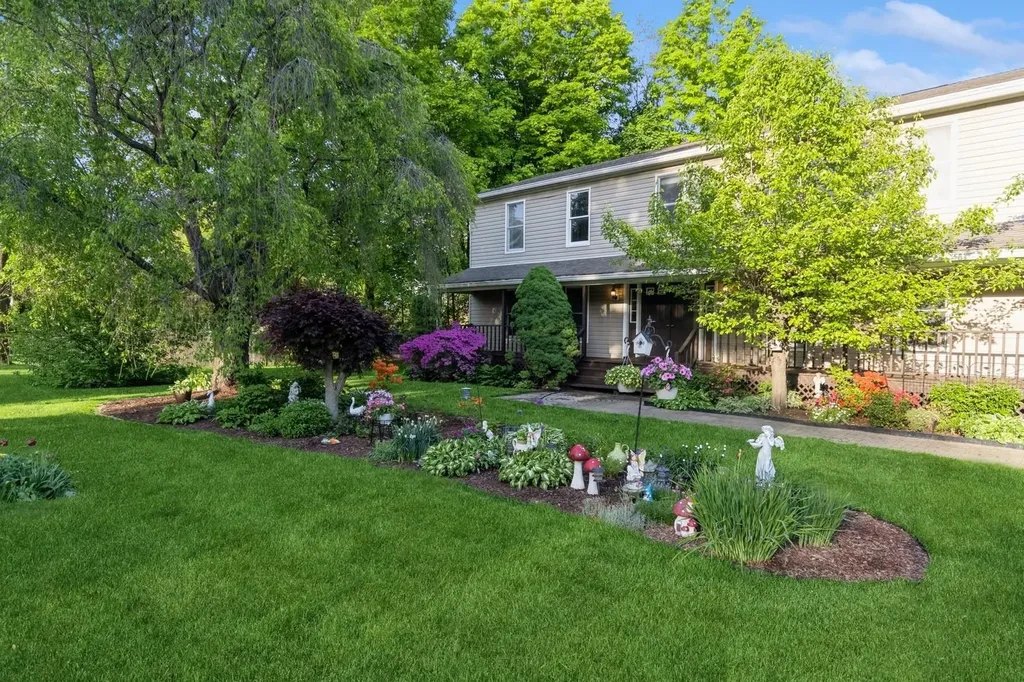 18 Lockhart Lane Highland NY 12528