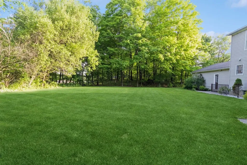 18 Lockhart Lane Highland NY 12528