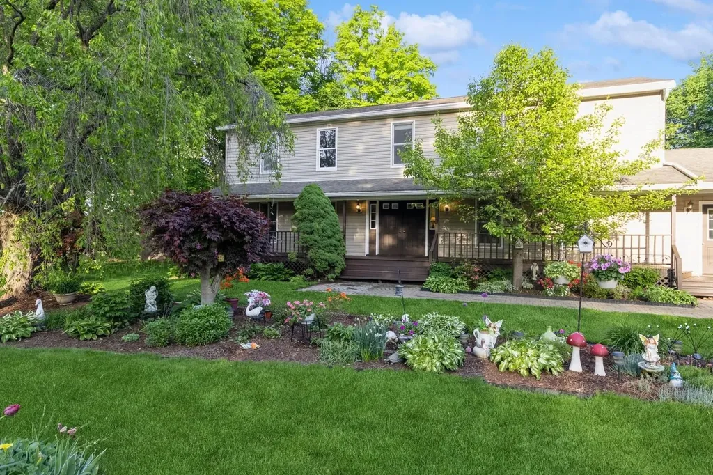 18 Lockhart Lane Highland NY 12528