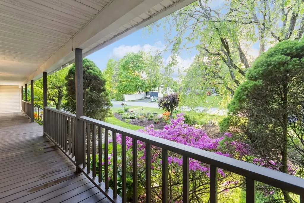 18 Lockhart Lane Highland NY 12528