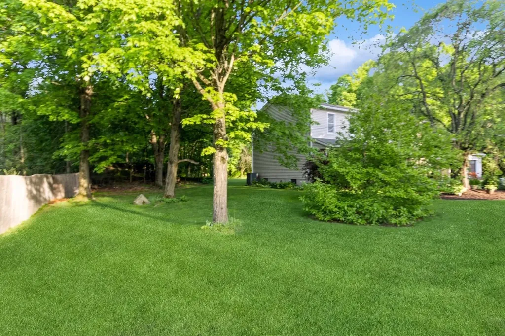 18 Lockhart Lane Highland NY 12528
