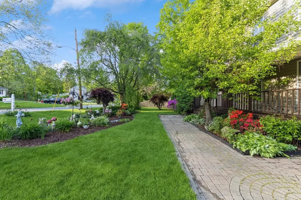 18 Lockhart Lane Highland NY 12528