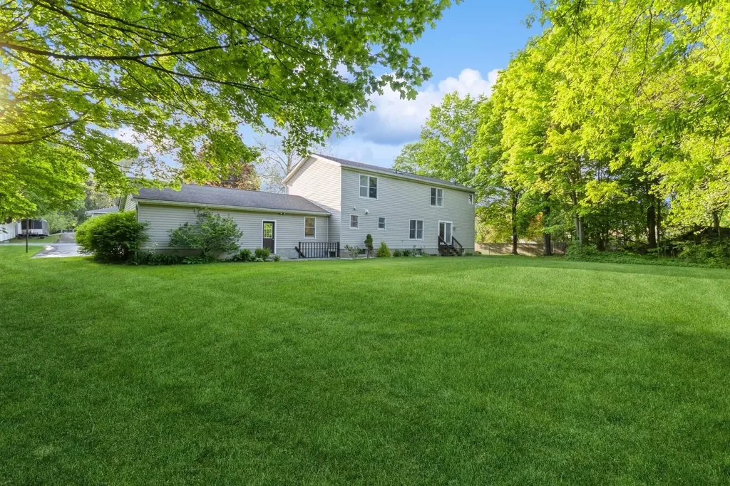 18 Lockhart Lane Highland NY 12528