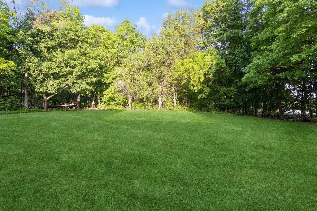 18 Lockhart Lane Highland NY 12528