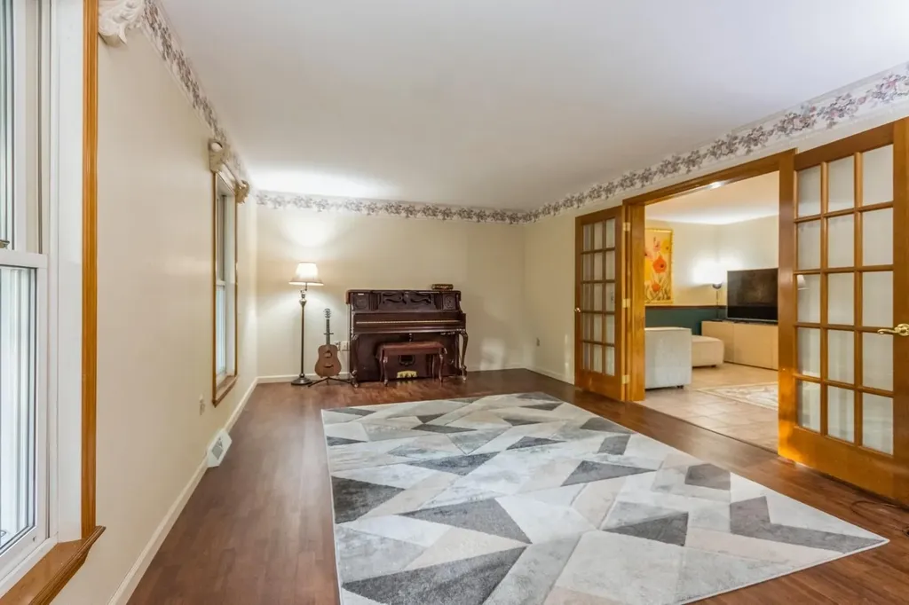 18 Lockhart Lane Highland NY 12528