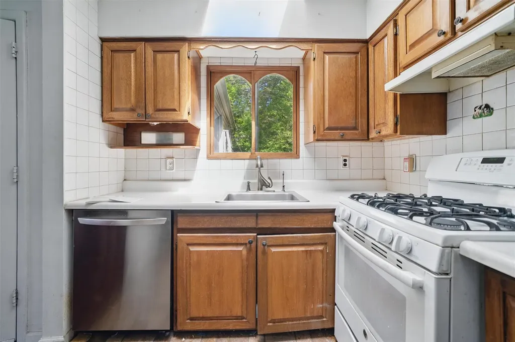 1 Elyise Road Monsey NY 10952