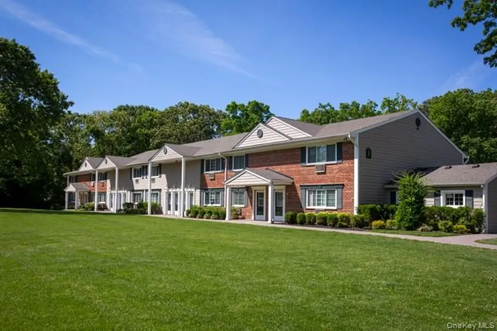 4 Dunstan Place Coram NY 11727