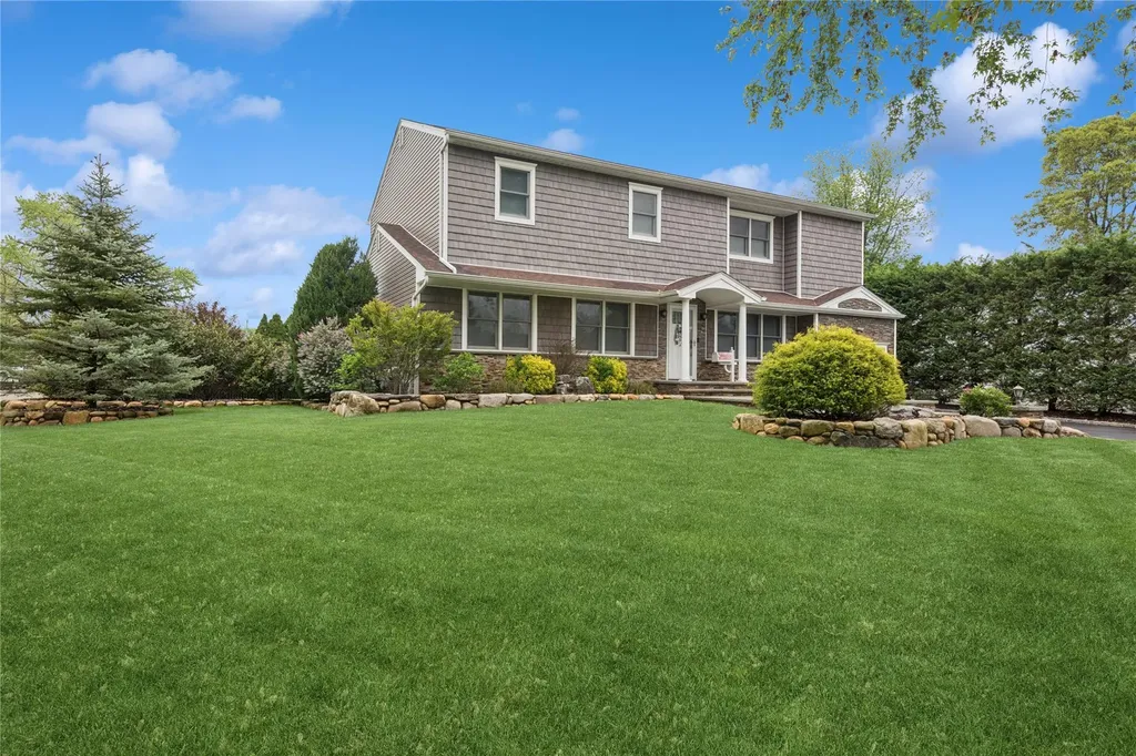 11 Greenfield Lane Commack NY 11725